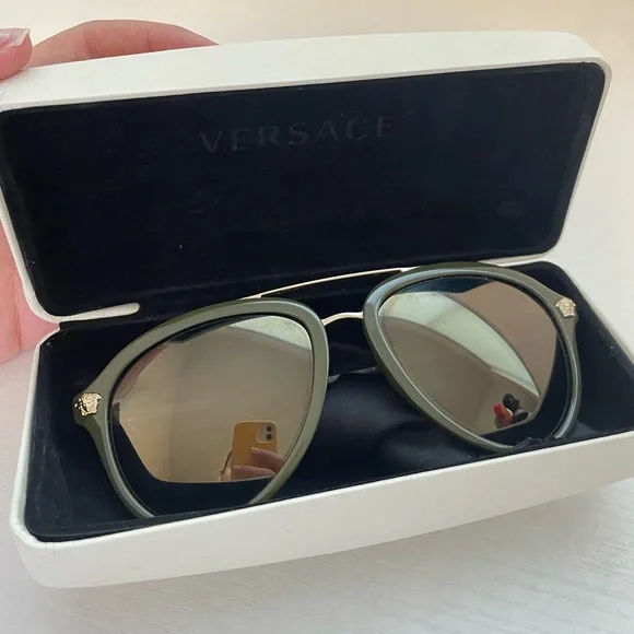 Green Versace sunglasses - Picture 4 of 5